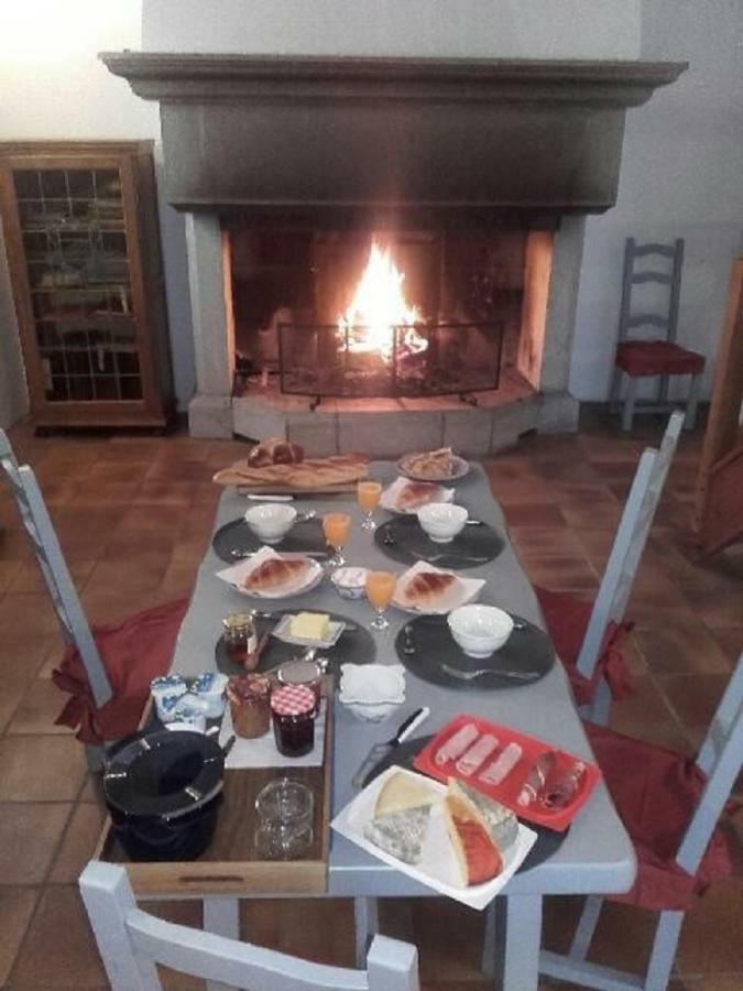 Apartamento Aux Genets De Josephine Fournols Exterior foto